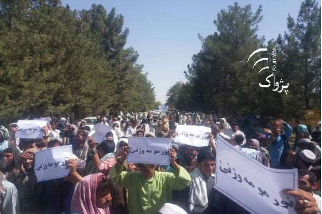 Hundreds of Helmand  Residents Rally for Peace Parleys
